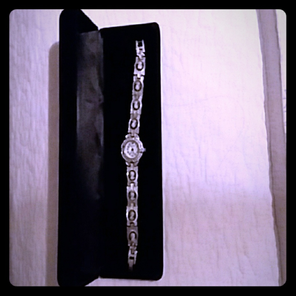 Vintage Cameo Quartz Consepts Watch.